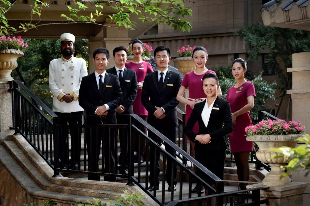 藍(lán)光進(jìn)化論 以“兩只手”卡位現(xiàn)代服務(wù)業(yè)，搶灘萬億級物業(yè)管理藍(lán)海